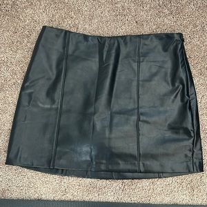 Abercrombie Faux Leather Skirt with shorts size M new without tags